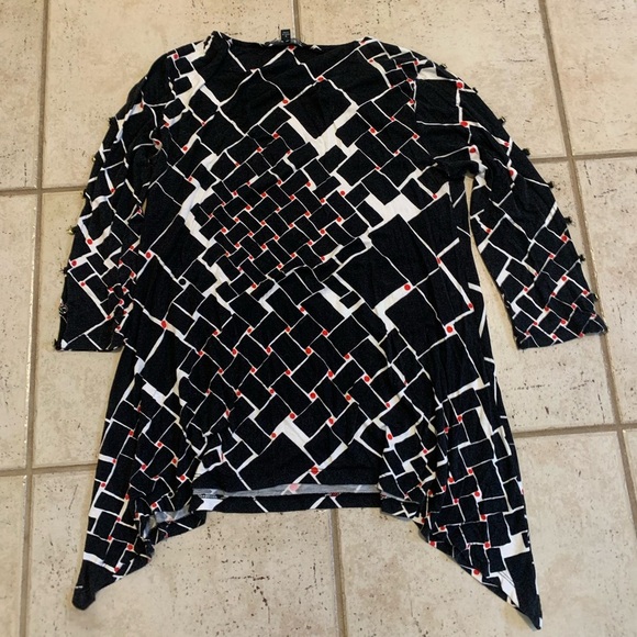 Cable & Gauge Black/White/Red Asymmetrical Tunic Top - Size S - Picture 5 of 6